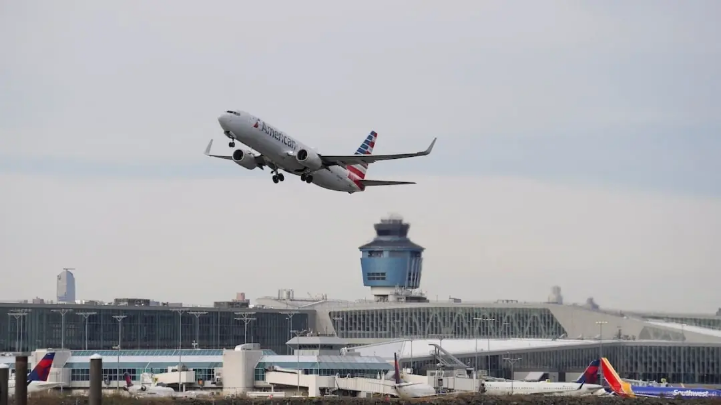 Mỹ tiếp tục hạn chế các chuyến bay thương mại